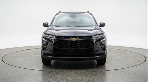 Mosaic Black Metallic 2025 Chevrolet Trax LT