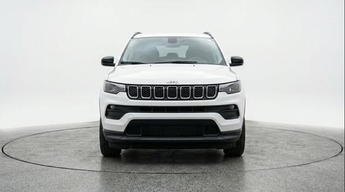 Bright White Clearcoat 2025 Jeep Compass Latitude