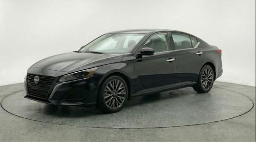 Super Black 2025 Nissan Altima SV FWD