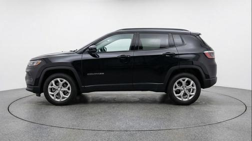 Diamond Black Crystal Pearlcoat 2025 Jeep Compass Latitude