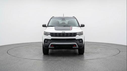 Bright White Clearcoat 2025 Jeep Compass Trailhawk
