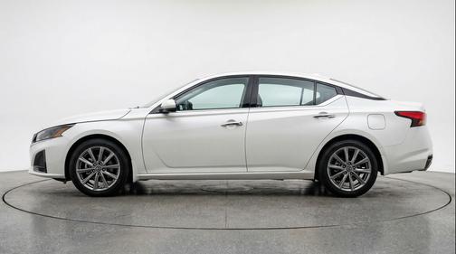 Glacier White 2025 Nissan Altima SV FWD