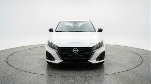 Glacier White 2025 Nissan Altima SV FWD