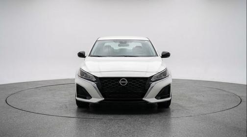 Glacier White 2025 Nissan Altima SV FWD