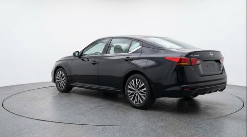 Super Black 2025 Nissan Altima SV FWD