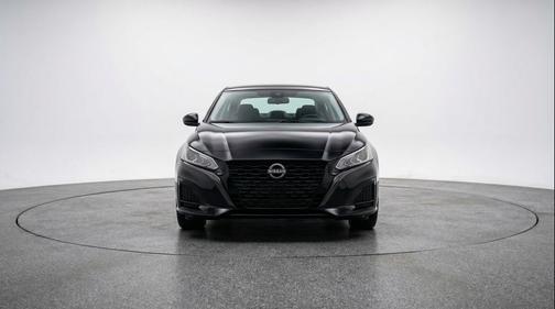 Super Black 2025 Nissan Altima SV FWD