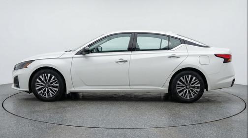 Glacier White 2025 Nissan Altima SV FWD