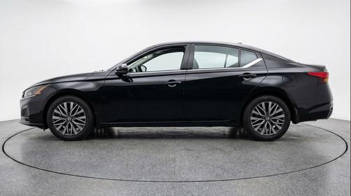Super Black 2025 Nissan Altima SV FWD