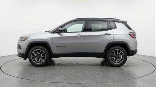 Silver Zynith Metallic Clearcoat 2025 Jeep Compass Trailhawk