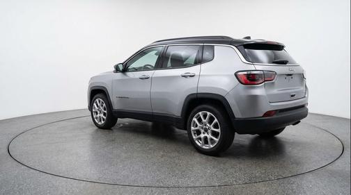 Silver Zynith Metallic Clearcoat 2025 Jeep Compass Limited