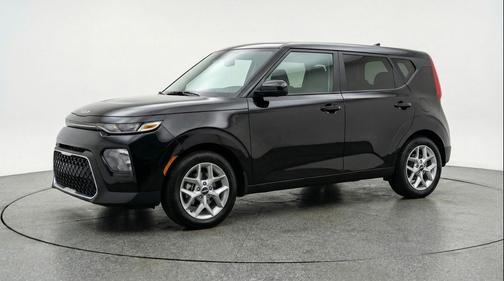 Fusion Black 2025 Kia Soul LX