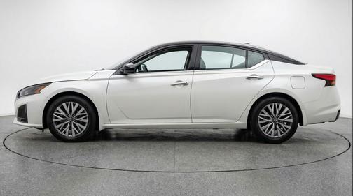 Glacier White 2025 Nissan Altima SV FWD