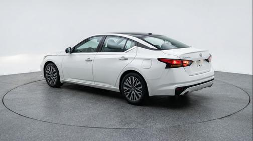 Glacier White 2025 Nissan Altima SV FWD
