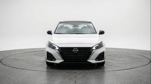 Glacier White 2025 Nissan Altima SV FWD