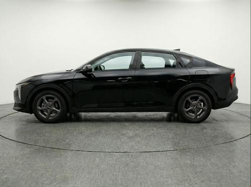 Aurora Black Pearl 2025 Kia K4 LXS