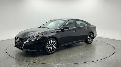 Super Black 2025 Nissan Altima SV FWD