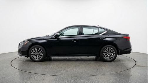 Super Black 2025 Nissan Altima SV FWD