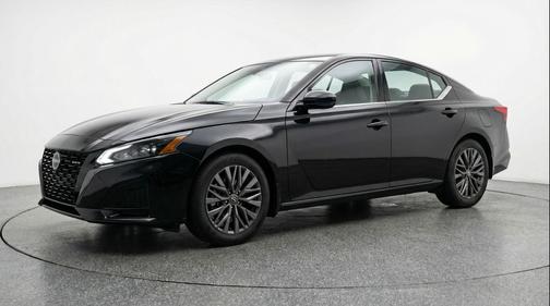 Super Black 2025 Nissan Altima SV FWD