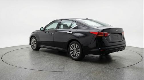 Super Black 2025 Nissan Altima SV FWD