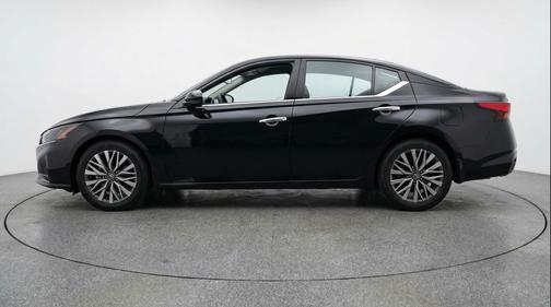 Super Black 2025 Nissan Altima SV FWD