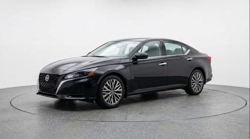 Super Black 2025 Nissan Altima SV FWD