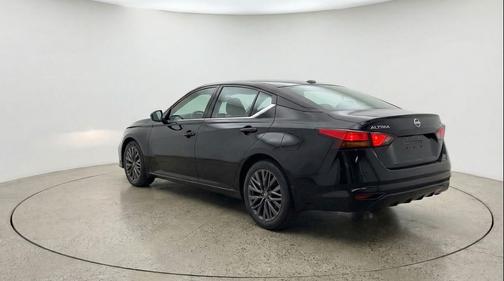 Super Black 2025 Nissan Altima SV FWD
