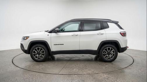 Bright White Clearcoat 2025 Jeep Compass Trailhawk
