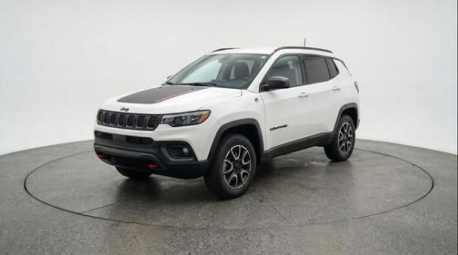 Bright White Clearcoat 2025 Jeep Compass Trailhawk