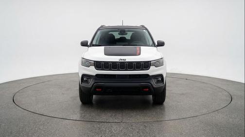 Bright White Clearcoat 2025 Jeep Compass Trailhawk