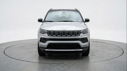 Silver Zynith Metallic Clearcoat 2025 Jeep Compass Limited