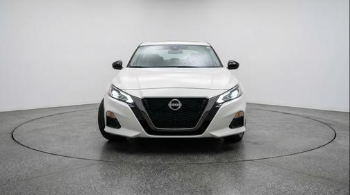 Glacier White 2025 Nissan Altima SV FWD