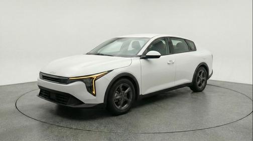 Snow White Pearl 2025 Kia K4 LXS