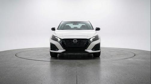 Glacier White 2025 Nissan Altima SV FWD