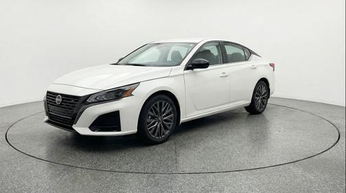 Glacier White 2025 Nissan Altima SV FWD