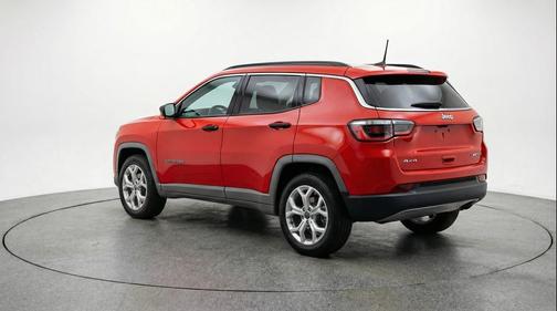 Red Hot Pearlcoat 2025 Jeep Compass Latitude