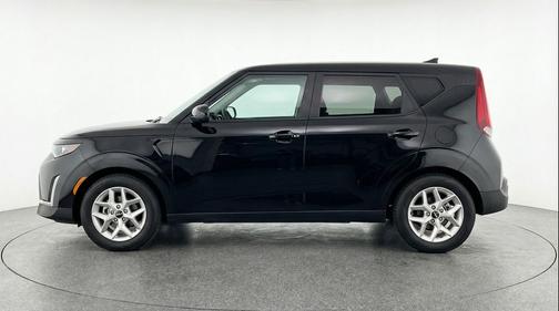 Fusion Black 2025 Kia Soul LX