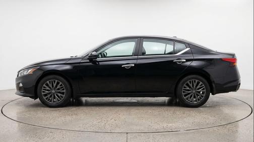 Super Black 2025 Nissan Altima SV FWD