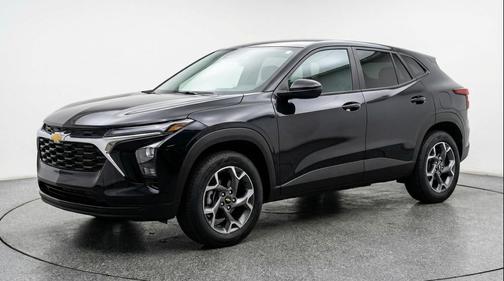 Mosaic Black Metallic 2025 Chevrolet Trax LT