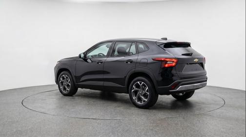 Mosaic Black Metallic 2025 Chevrolet Trax LT