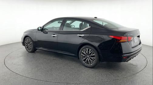 Super Black 2025 Nissan Altima SV FWD