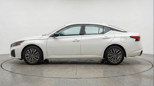 Glacier White 2025 Nissan Altima SV FWD