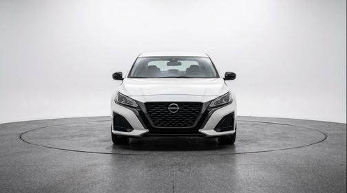Glacier White 2025 Nissan Altima SV FWD