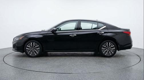 Super Black 2025 Nissan Altima SV FWD