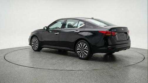 Super Black 2025 Nissan Altima SV FWD