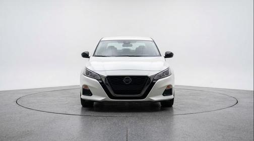 Glacier White 2025 Nissan Altima SV FWD