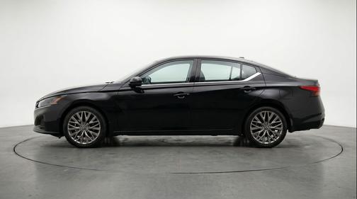 Super Black 2025 Nissan Altima SV FWD