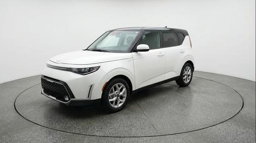 Snow White Pearl 2025 Kia Soul LX