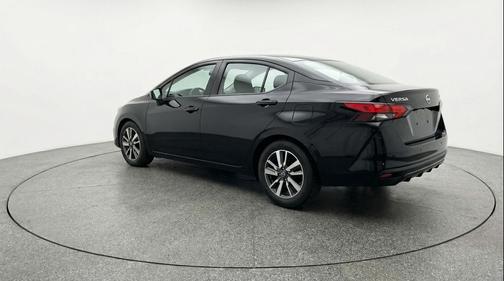 Super Black 2025 Nissan Versa 1.6 SV