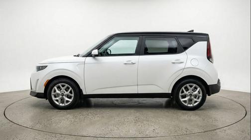 Snow White Pearl 2025 Kia Soul LX