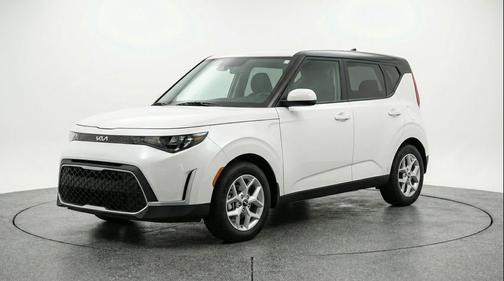 Snow White Pearl 2025 Kia Soul LX
